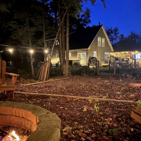Charming private 3-bedroom on 3 acres in Sebago, Pool, Hot Tub, Large Firepit