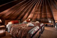 Quirky & Peaceful Yurt Treehouse w/360 Views/Hike/Golf/Lake Laura