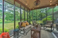 Cozy 3 Bedroom Cabin Fits up to 10 Guests!