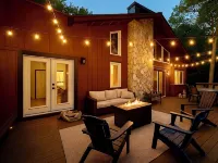 Cabin with Mountain Views / Large Deck / Fireplace / Near Ski Slopes Fresh Snow! Hotels in Beech Mountain