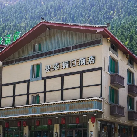 Jiuzhaigou Yinghai Holiday Hotel (Jiuzhaigou Scenic Area Tourist Center)