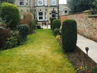 Diamonds Lodge Near York Hospital Hotels near Clifton