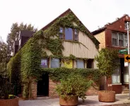 Ray's Bucktown Bed and Breakfast - Bed and Breakfasts