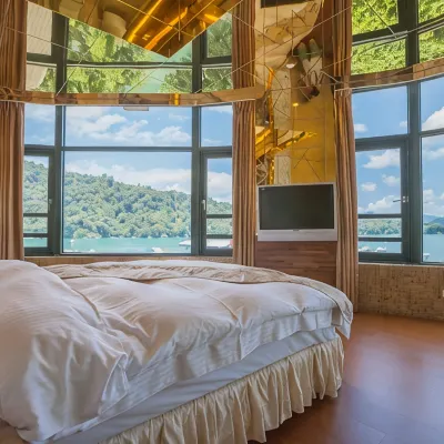 Shuian Lakeside Hotel Hotels near Ci En Pagoda