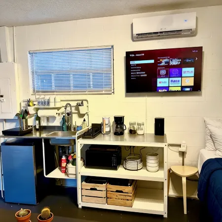 Modern Studio w/ Private Bath, Fast Wi-Fi, Laundry