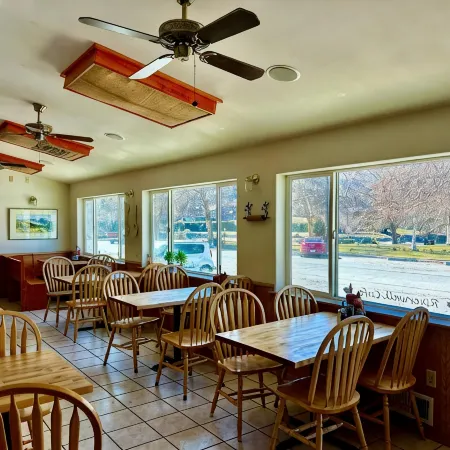Riverwalk Park Inn
