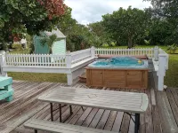 Sleeps 10, Hot Tub ,Centrally Located , Generator WiFi , Rooftop Deck,