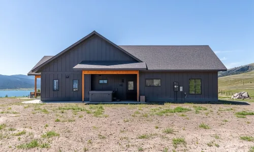 Cozy, Tranquil, & Stunning Lake View Home with Hot Tub, Sauna, and Outdoor Fun! - 4-Sterne