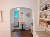 Charming 2-bedroom cottage with WiFi, AC in enjoyable Fort Madison - 무료 와이파이