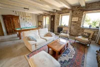 Charming longère in a quiet location 5 minutes from a large sandy beach.