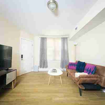Modern Minimalist Haven 1BD 1BA Apt in SE DC WiFi Others
