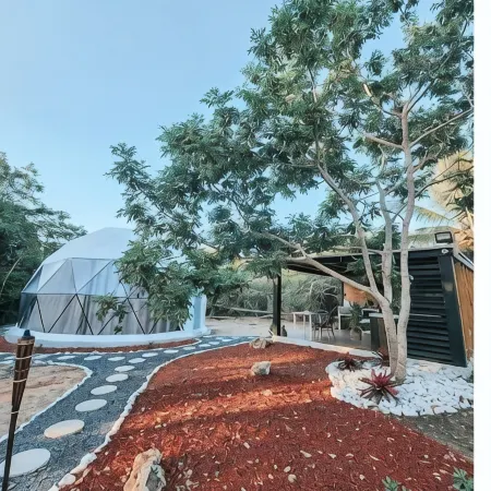 Unique Dome with hot tub, bbq, jacuzzi, near beach