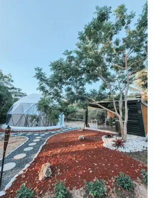 Unique Dome with hot tub, bbq, jacuzzi, near beach