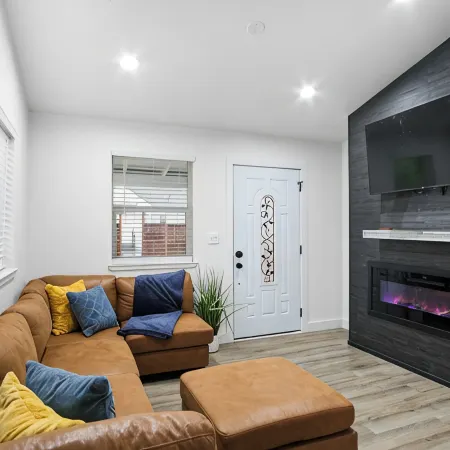 Charming 2-bedroom house in lovely Lodi with WiFi, AC