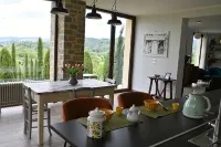 TUSCANY DETACHED HOUSE INCREDIBLE PANORAMA, LARGE GARDEN 5 MIN FROM AREZZO