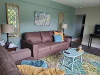 Wyatt's Country Home - King Bed! - homestay