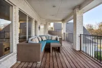 NEWHOUSE MANSION DALLAS TOP 10 Vacation Rental  POOL and SPA3 Acres Of Land - Kitchens