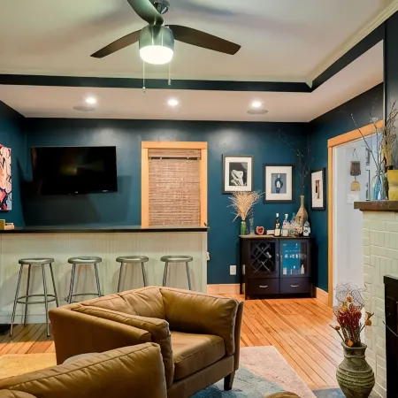 Blue Dream in Yellow Springs: hot tub, sauna, fireplace. Near downtown.