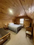 Kings Cabin on the edge of town only 1/2 mile from Current River ! - Chalets