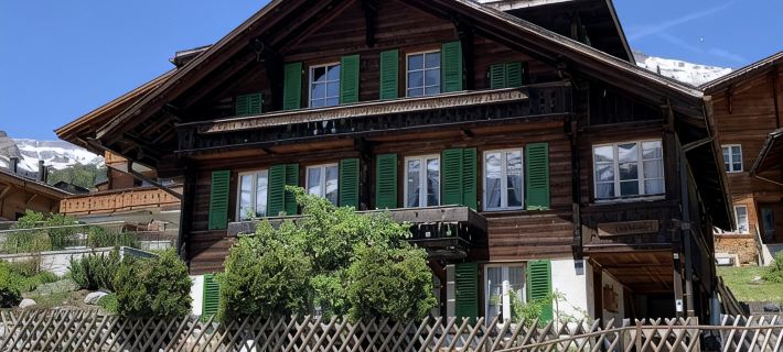 Comfortable 4-bedroom apartment near the mountain railroads Hotels in Grindelwald