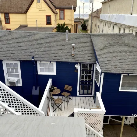 Stand-alone cottage, ocean view, seconds to beach, and short walk to downtown!
