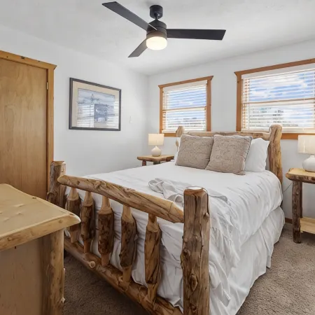 Lakeside Resort Cabin Steps to Table Rock Lake - Minutes to Sdc!