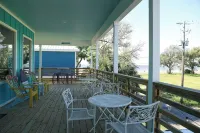 Mermaid Cove steps from beach. Hot Tub! - balcony