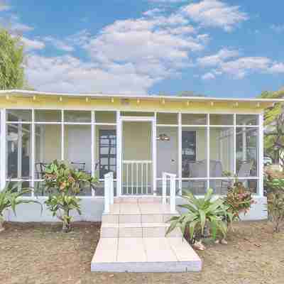 Buttercup Family Cottage beautiful beach, great snorkeling spot across the road Hotel Exterior