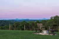 Rustic meets Modern at "The Dairy Barn" Located near I-77 and the New River - 4-Star