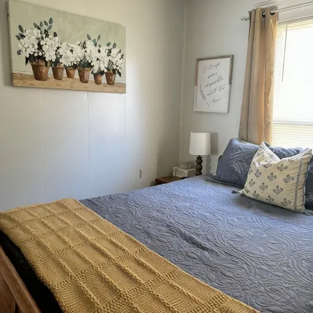 The Broadway Cottage - Great Bend Downtown(Pet Friendly)