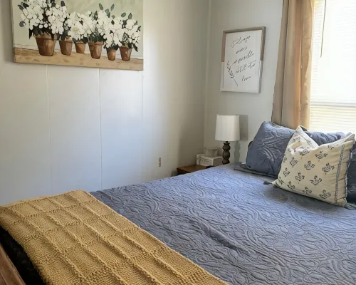 The Broadway Cottage - Great Bend Downtown(Pet Friendly) Hotels in Great Bend