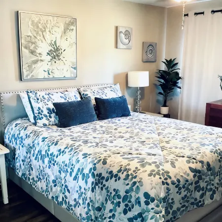 Remodeled Vacation Rental in Long Beach  min to town/ walking distance to beach
