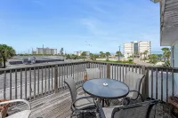 Sleeps 8/Ocean Views/ Private Deck/Beach Gear/Steps to Ocean/ Trailer Parking - Condos