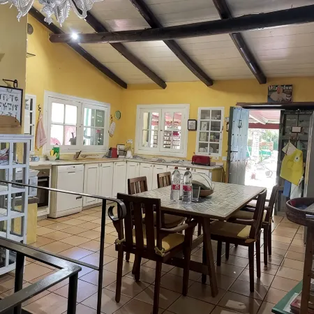 Country house with heated swimming pool for exclusive use between the sea and the mountains.