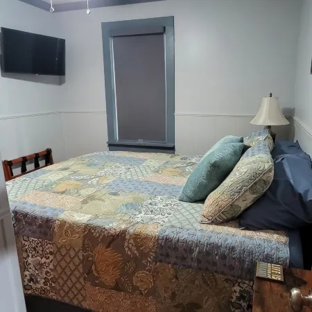 Waterfront Home Located near Ark, Reds and Bengals. Newly Renovated.