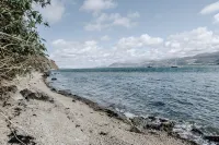 EXCLUSIVE HOUSE PRIVATE BEACH SEA FRONT SLEEPS 13 AMAZING VIEWS