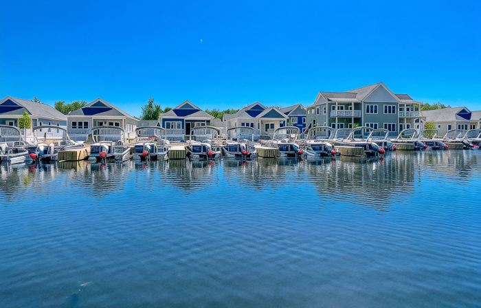 Kayak Shack: 1st Floor, Waterfront Lake House, Dock Boat & Jet Ski