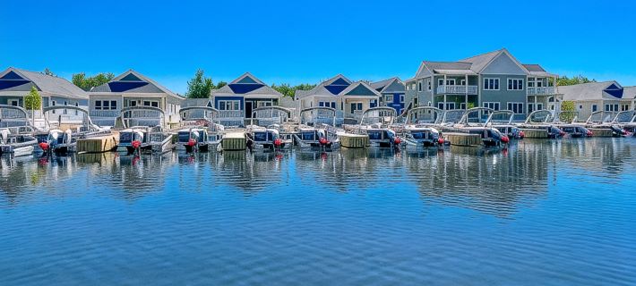Kayak Shack: 1st Floor, Waterfront Lake House, Dock Boat & Jet Ski Hotels in Sylvan Beach