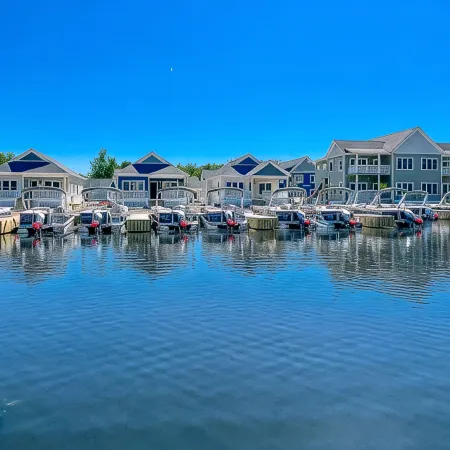 Kayak Shack: 1st Floor, Waterfront Lake House, Dock Boat & Jet Ski