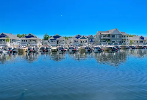 Kayak Shack: Waterfront, 2nd Floor, Boat Dock, in the Heart of Downtown