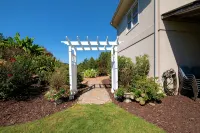 Cherrywood Ranch: Elegant Wedding Venue • Mountain Views & Resort-Style Pool