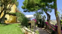 Villa Tommaso Maruggi, Sicily with Jacuzzi and Private Pool