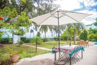 Authentic Mauritian Lifestyle Located on the beach - Bungalow