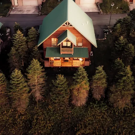 Cozy Cabin Retreat w/ Private Hot Tub NEAR SLOPES