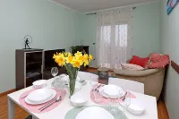 Starry Night - Extra big bed, big bathtub, private parking, sea view, 2 rooms