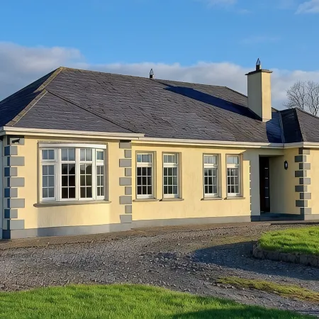 Spacious four-bed property located in Banagher outside Birr. Hoteles en Condado de Offaly