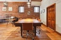 Large Executive 1st Floor Apartment with Chefs Kitchen! - Condos