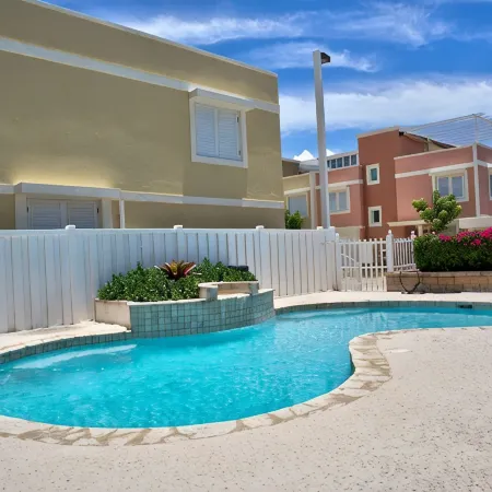 Casa Diez · Beachsteps Townhouse w/Pool- Seven Seas