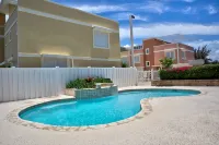 Casa Diez · Beachsteps Townhouse w/Pool- Seven Seas - Beach