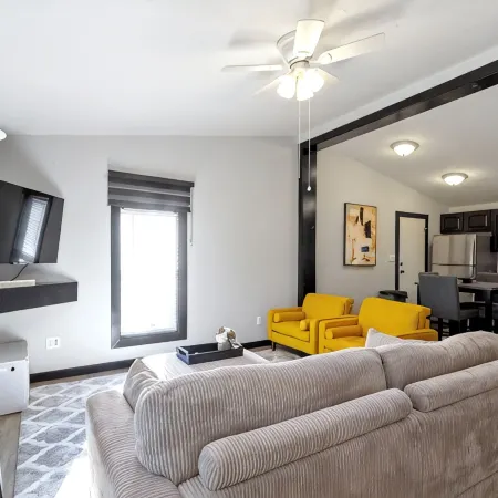5 mins to Grand Park, 15 mins to Ruoff, pet-friendly, peaceful environment!